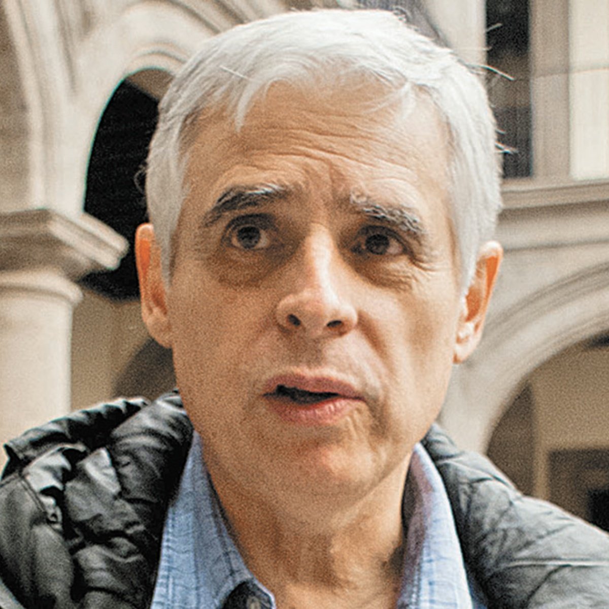 En una ESTUPlDEZ que @FisgonMonero acuse a @Catrina_Nortena de ser una cuenta de "Falsa Bandera"... solo por haber criticado Catrina la llegada del derechista Sergio Mayer a MORENA. Catrina ha apoyado al 💯 a MORENA. No seas un MALAGRADEClDO Fisgón. Yo estoy con Catrina, ¿Y Tú?