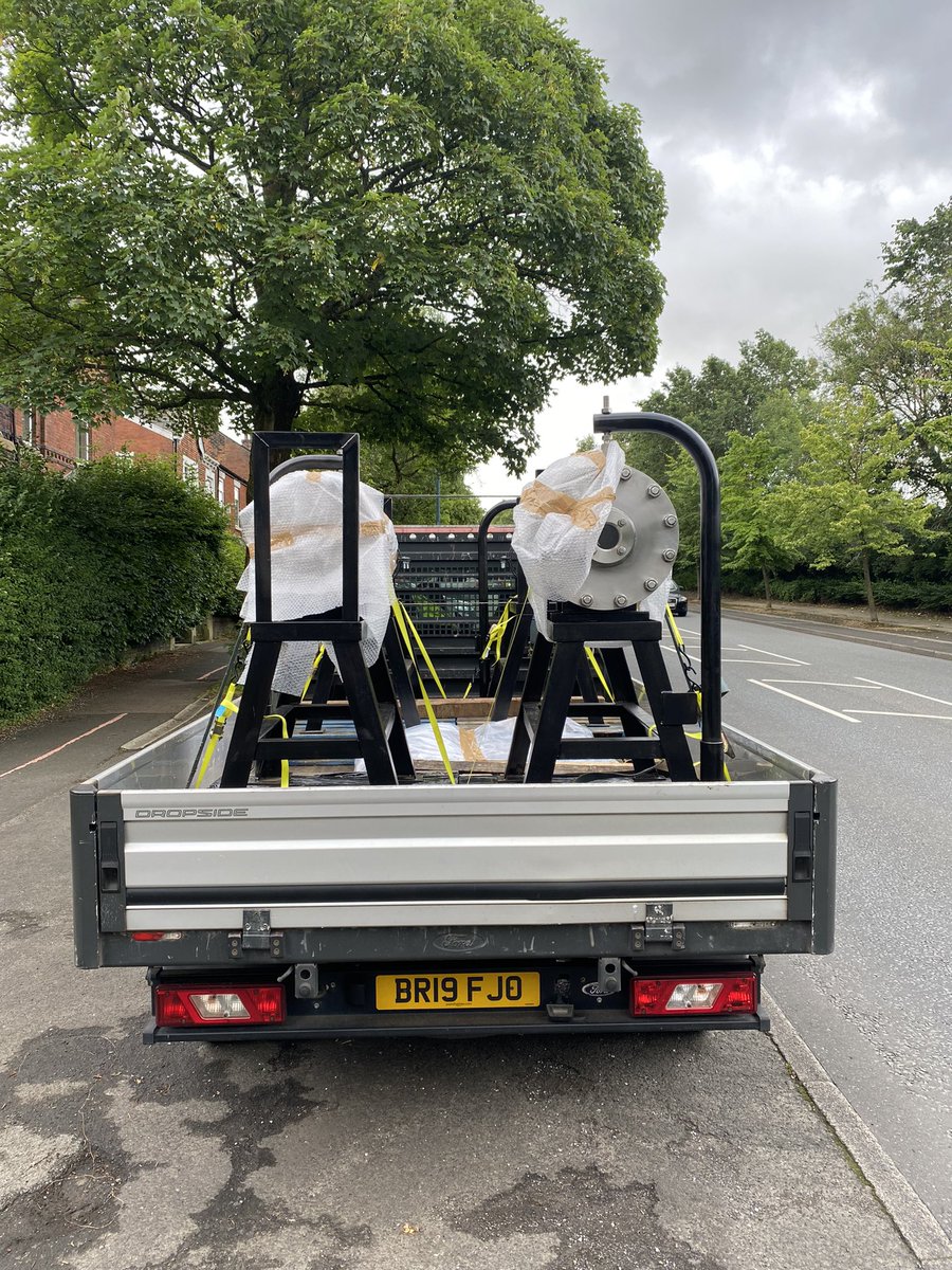 Delivery over to Buxton today with some Hydrogen pressure vessels for Shaw pipe work &amp; Fabrications.
#UKN01Courier 🚚 ⛰️