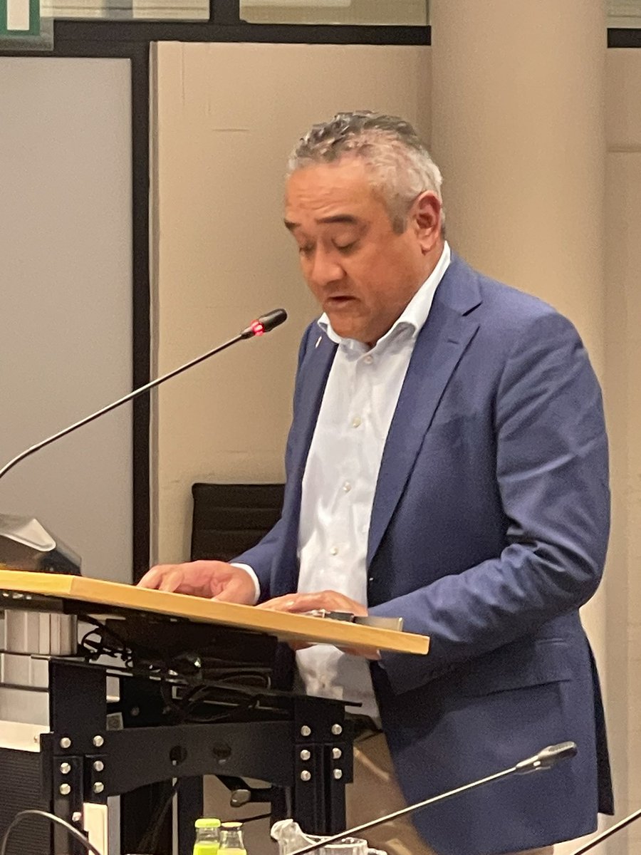 “Als liberalen geloven wij sterk in de kracht van individuele verantwoordelijkheid en de waarde van vrijheid. Het is onze overtuiging dat mensen het best gedijen in een omgeving waarin zij ruimte krijgen om hun eigen keuzes te maken en waarin ondernemerschap wordt gestimuleerd.”