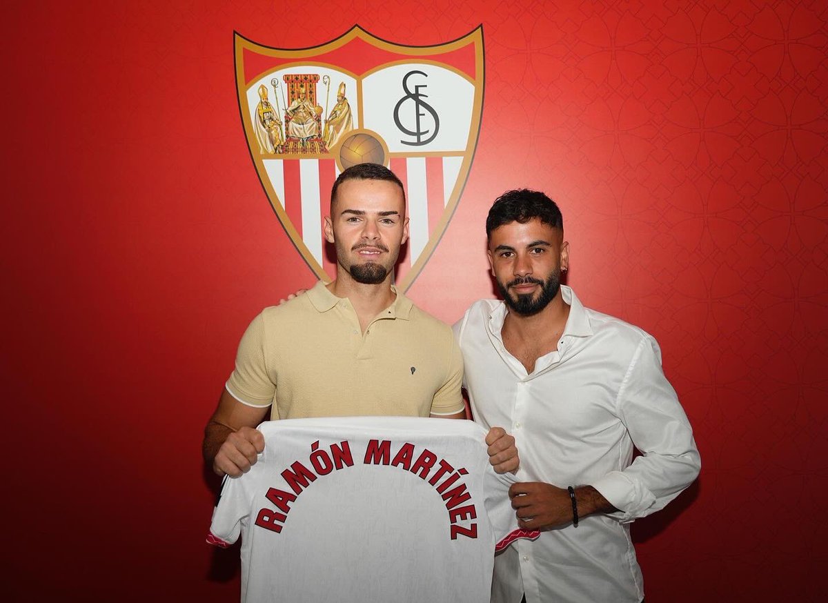 ✍🏼 Ramón Martínez  2027 <a href="/SevillaFC/">Sevilla Fútbol Club</a> 🔴⚪️
Muy feliz y orgulloso de esta gran oportunidad , de haberla de nuevo realizado juntos y sin ninguna duda de que tu mejor versión está aún por llegar !!! 
Vamos a por todas 💪⚽️!!!
 <a href="/proeleven_sa/">Proeleven</a>