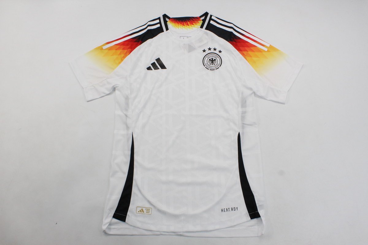 JoseCarrasco_98's tweet photo. 👀 SORTEO ESPECIAL DE CUARTOS DE LA EUROCOPA

🚀 El ganador elegirá la camiseta de fútbol que quiera

👇🏻 Requisitos:

- Seguidme a mí y a @Ctinfo_17 
- Dar RT y MG al tweet

💜 ¡Mucha suerte a todos! El ganador se anunciará el domingo https://t.co/5Do5qg9QQA