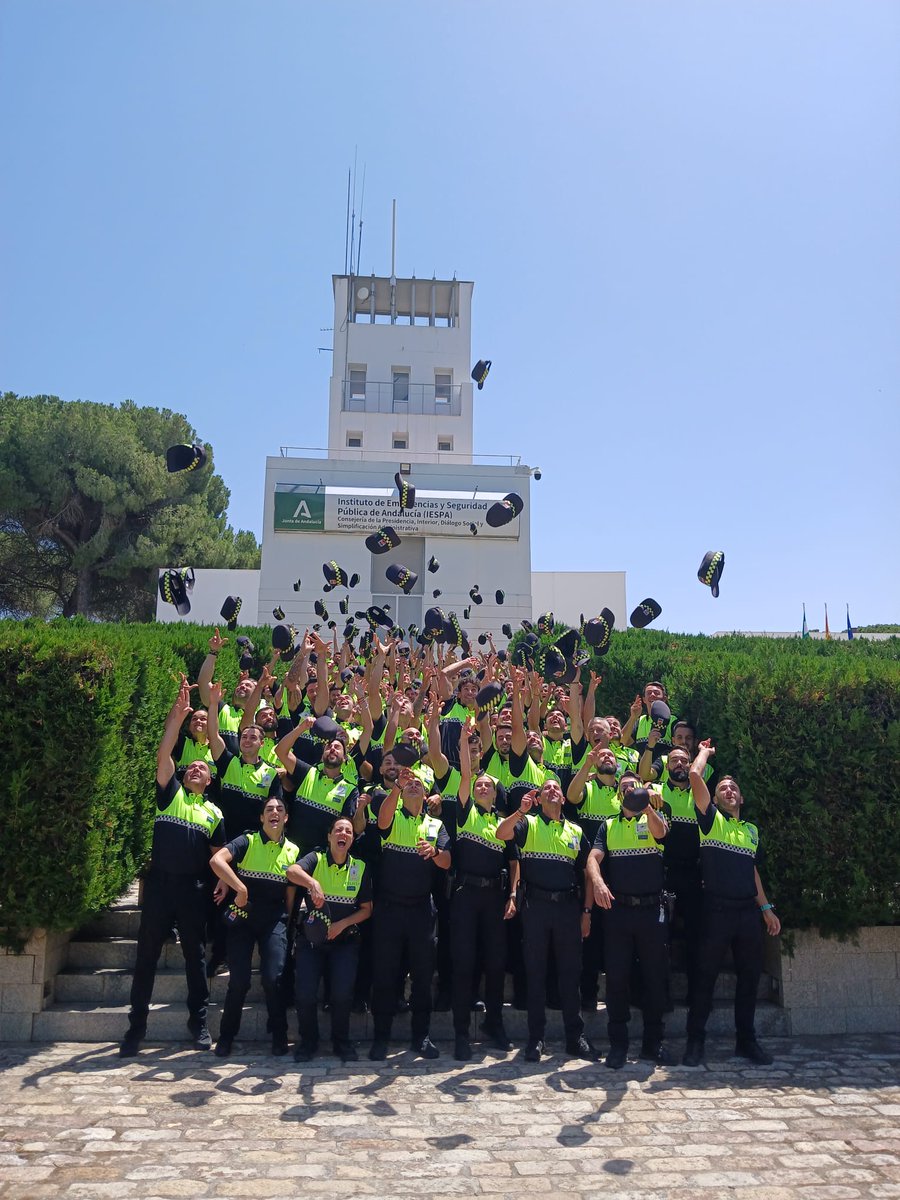 IespaJunta's tweet photo. Final fase presencial de formación LII promoción ingreso #policíalocalAndalucía. 

El alumnado comienza ahora una fase de prácticas en sus respectivas plantillas policiales

El objetivo es conocer su entorno laboral y adquirir las actitudes y conductas adecuadas https://t.co/YjBNiVEJx6