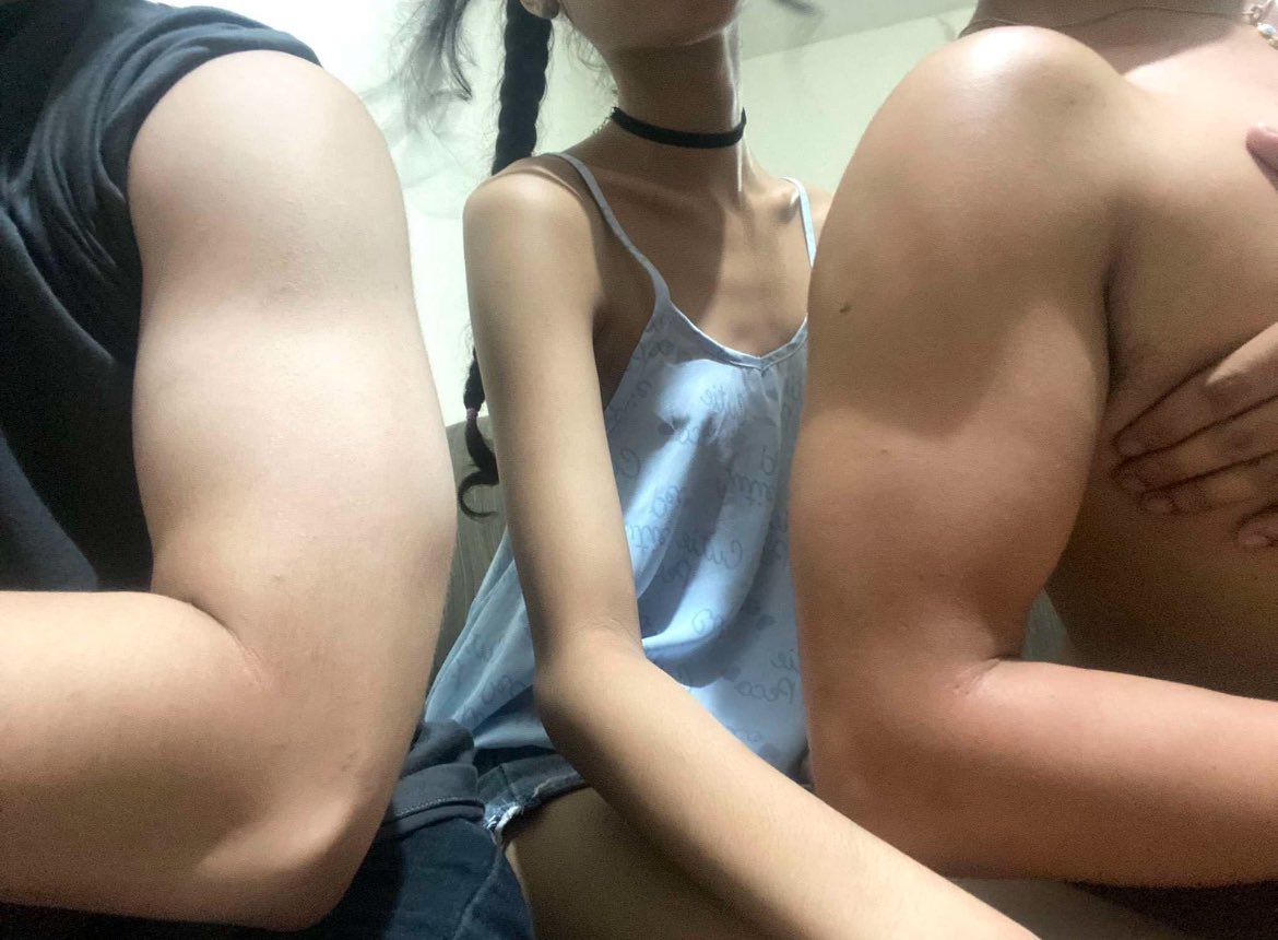 bvnniix0's tweet image. this pic makes me ill