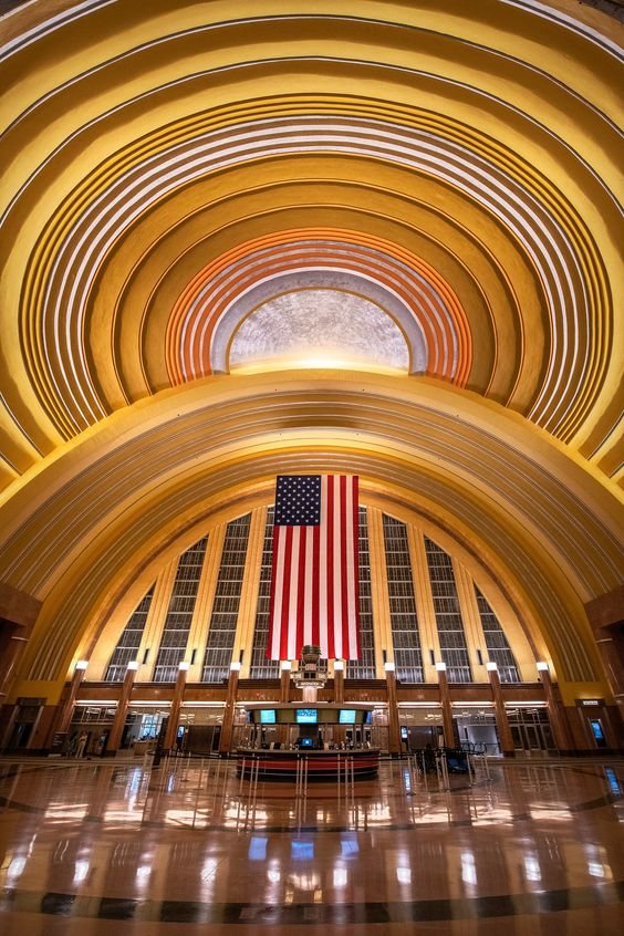 12. Union Terminal, Cincinnati (1933)

An architectural marvel, with over 22 million bricks and 4,000 tons of steel used for its construction.

The most impressive feature, its half-dome rotunda, features one of the largest semi-domes ceilings in the world.