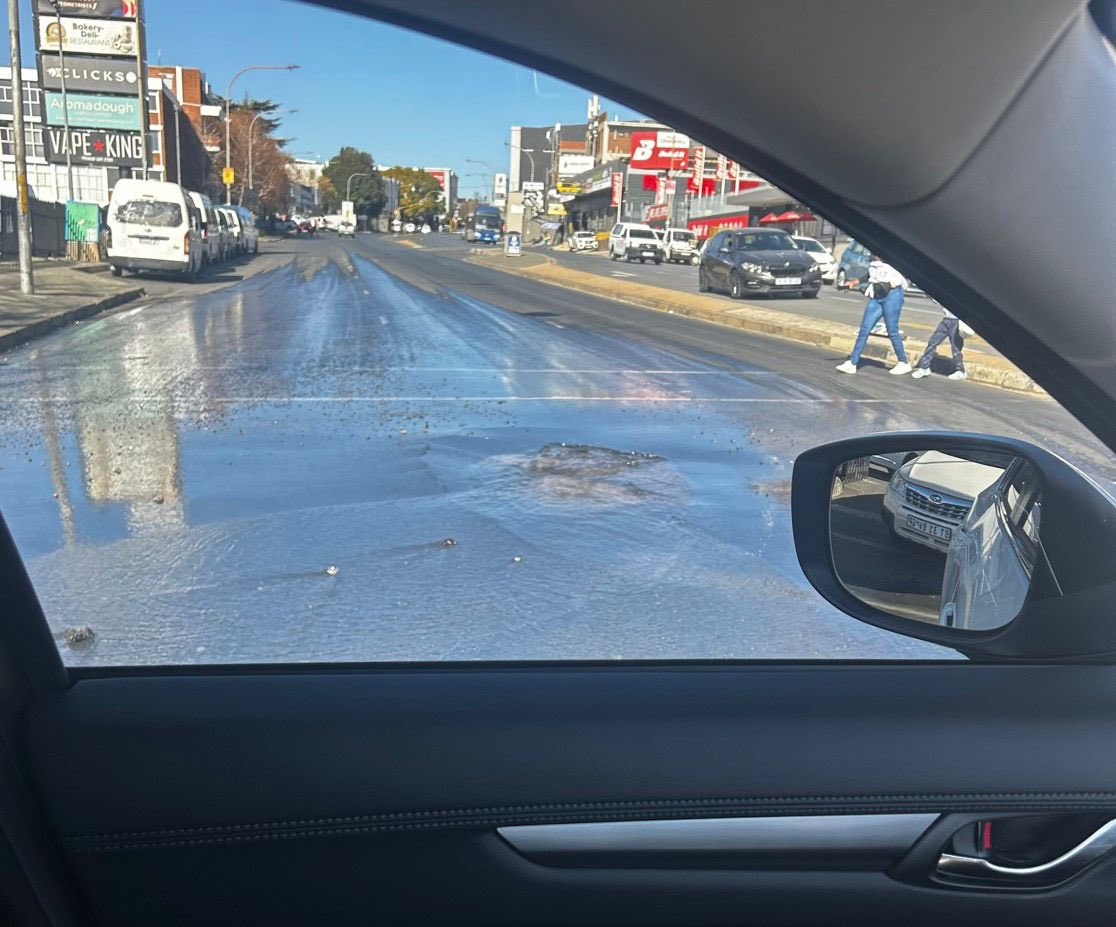 MyNameIs_Rox's tweet photo. @Marttwit @JHBWater sinkhole on Jan Smuts Avenue, by the valley shopping centre traffic lights. Very low water pressure in Craighall Park. Water is gushing out https://t.co/5MKM6ndLJs