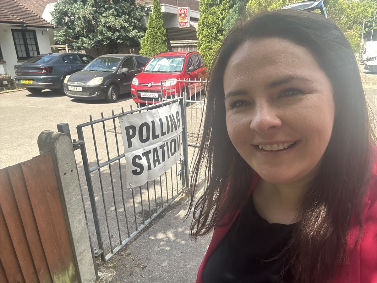 claire_tigher's tweet photo. Thanks everyone for a great polling day here in Spelthorne - loving all the conversations and enthusiasm for change.

Together we can do this and make change and history happen🗳️🌹#VoteLabour @UKLabour https://t.co/qyq1NuOsHu