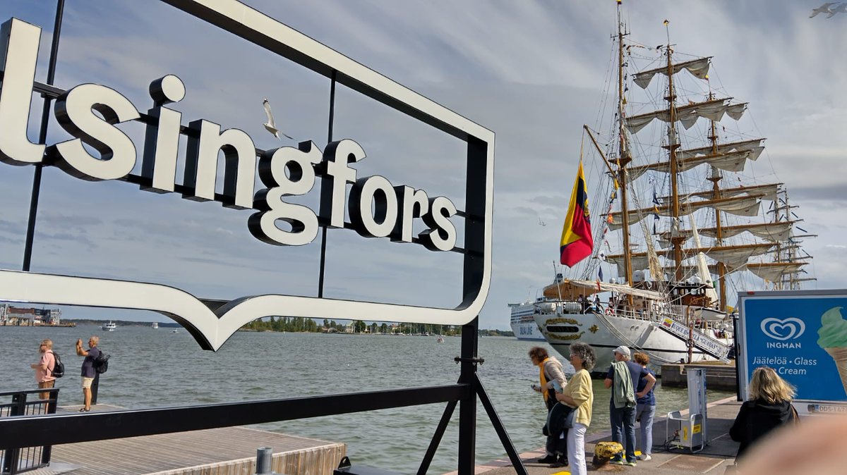 Malgrats's tweet image. El #BuqueEscuelaGuayas en #Helsinki. Flamea el Tricolor Nacional en el #TallShipRace2024
#Ecuador 🇪🇨