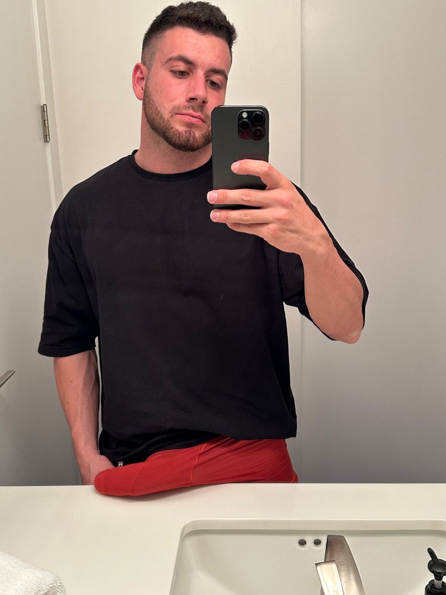 Anyone who comments “hi shreds” I’m sending my nudys to👀