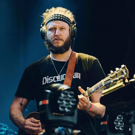 itstaytaylors's tweet photo. 🚨| Bon Iver has been spotted at Night 1 of the Eras Tour in Amsterdam #AmsterdamTSTheErasTour https://t.co/gI5grIWFTo