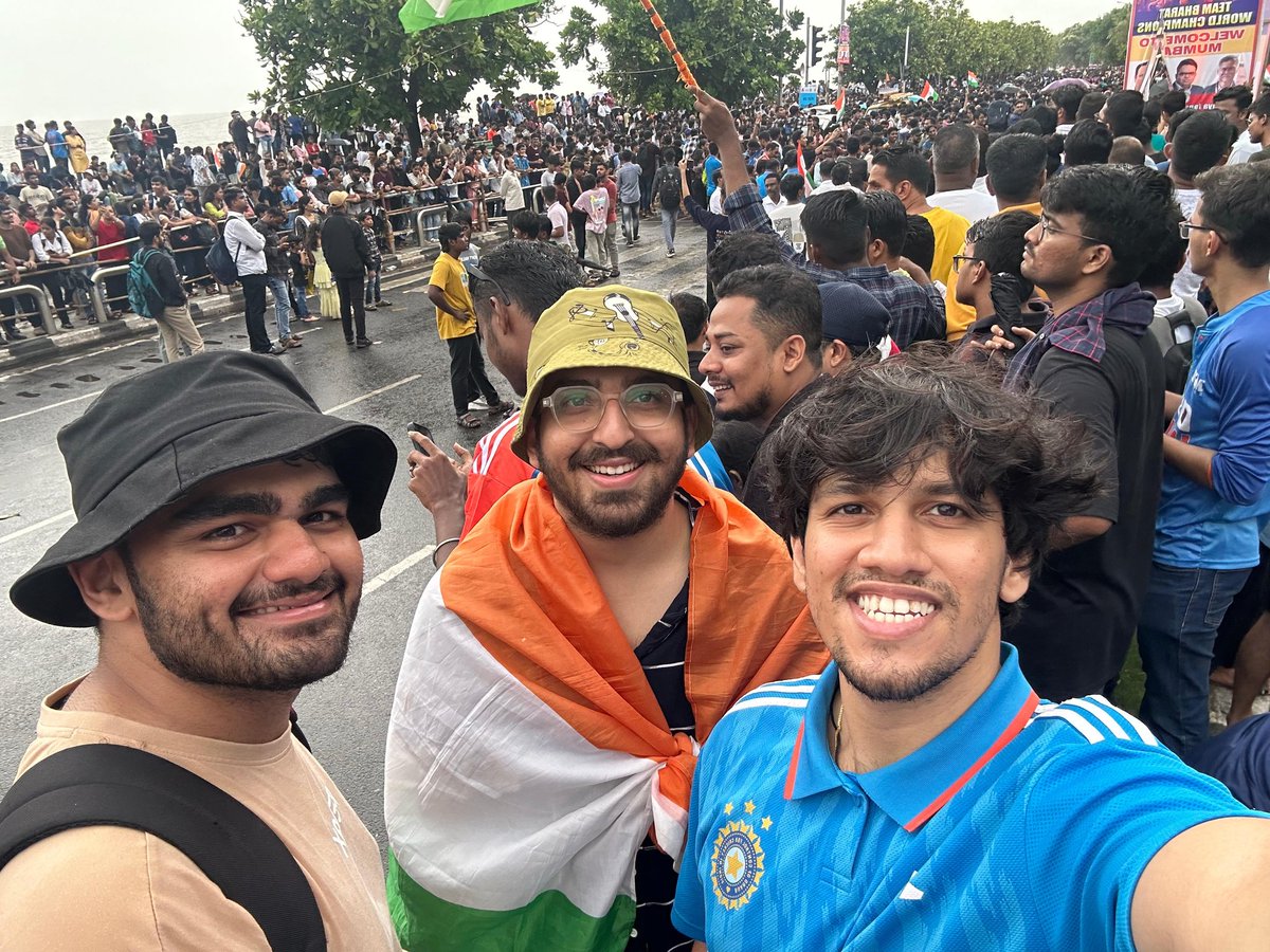 Representing the <a href="/buckethatcult/">bucket hatters</a> today at the Marine Drive in what is in its truest sense an unforgettable experience and such immaculate scenes in Bombay.

Hoping for something similar for the <a href="/BCCIWomen/">BCCI Women</a> on Oct 21st right here.

#TeamIndia #T20WorldCup #Cricket