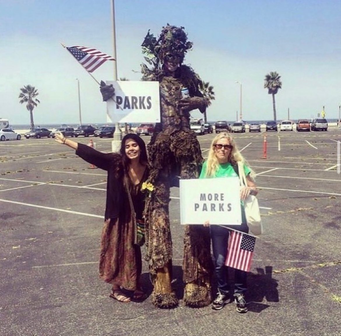 Hope everyone has a TREErific Fourth of July!!! 

#fourthofjuly #4thofjuly #holiday #holidayweekend #friendship #family #familytime #independenceday #community #venicebeach #fireworks #treeman #treehugs