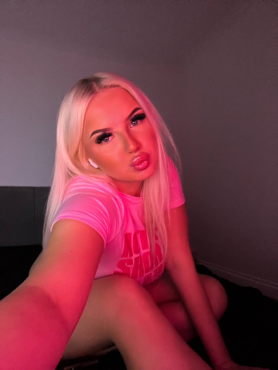 cocoldnnn's tweet photo. @We_Teach_Sex Would you cum on mine?😩 https://t.co/ldtRFD6URi