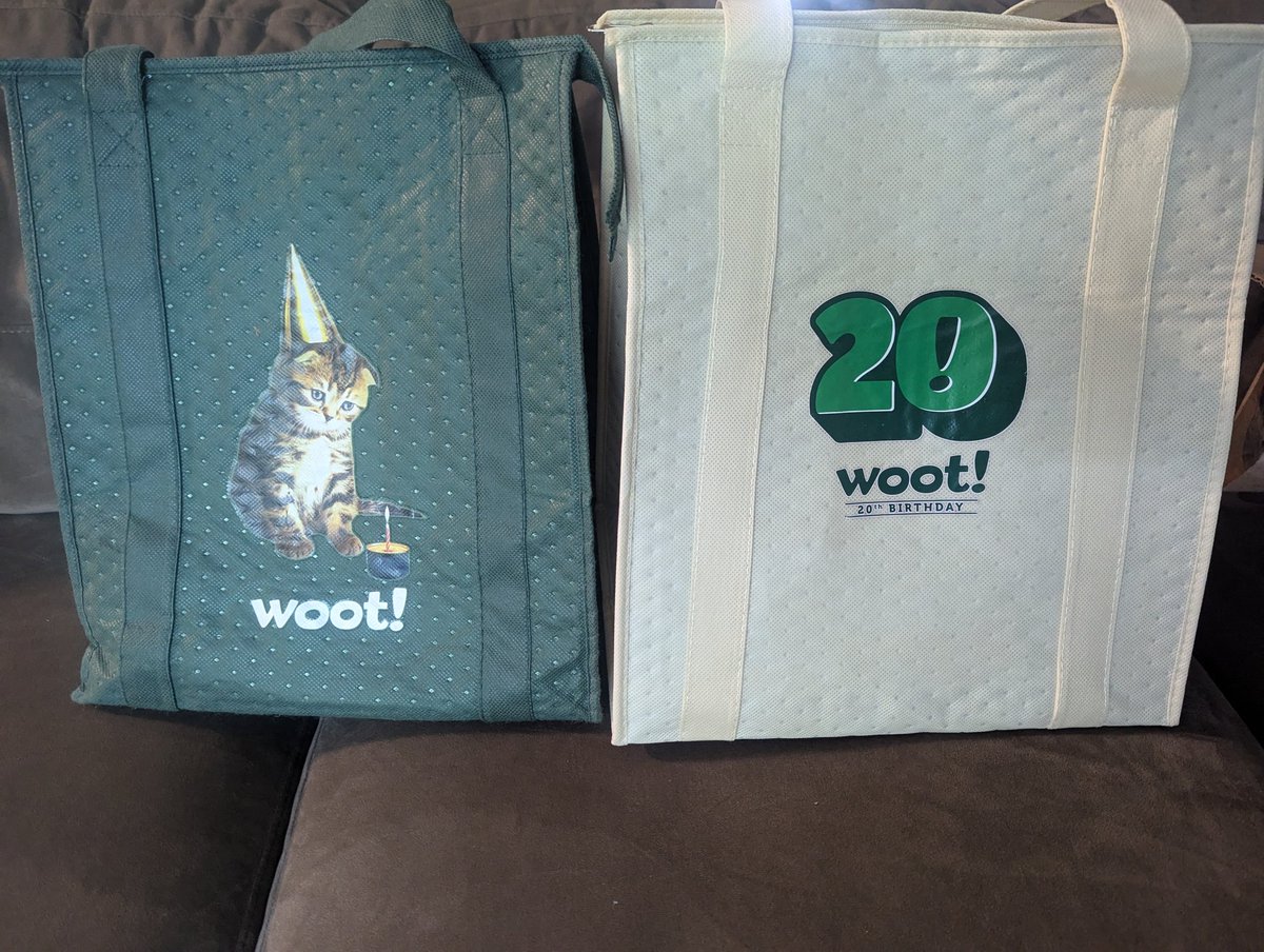 ohxchrissy's tweet photo. "how many @woot insulated bags do you have?" 
"Only two of this style" https://t.co/XhT9kxpdAZ