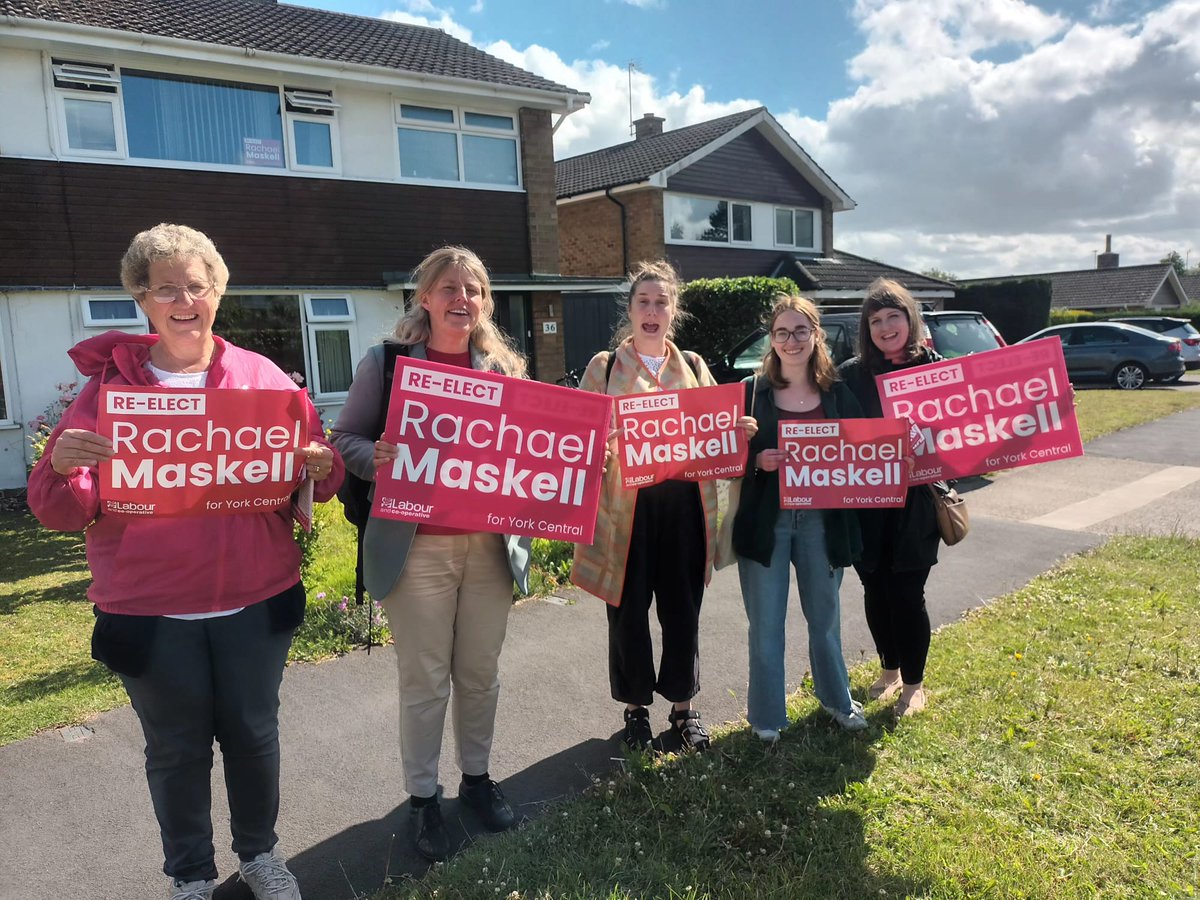 RachaelMaskell's tweet photo. Out and about everywhere today in York, talking to so many people voting Labour! Thank you all! And to everyone helping out today! 🌹
#York #GE2024 #BePartOfTheChange #VoteLabour https://t.co/nXnawuwDVy
