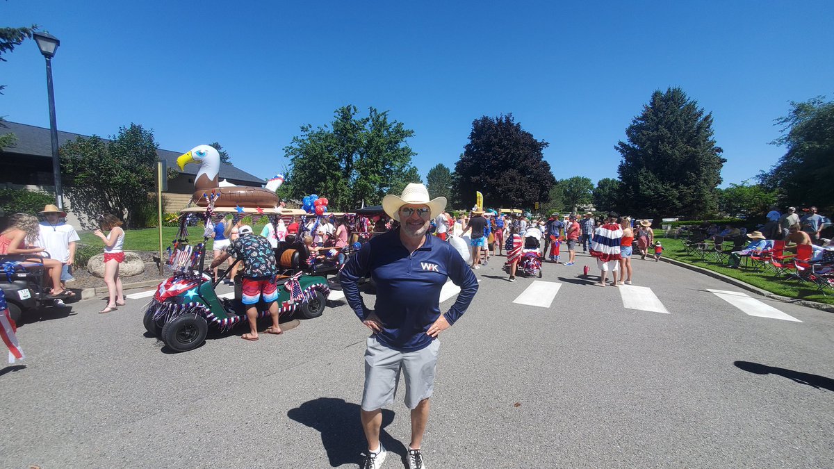 GunWashington's tweet photo. Celebrating our great nation with the fine folks of Liberty Lake at the Liberty Lake Golf Cart Parade! #ChangeWashingtonNow #AmericaFYeah https://t.co/ms5ahh5ouA