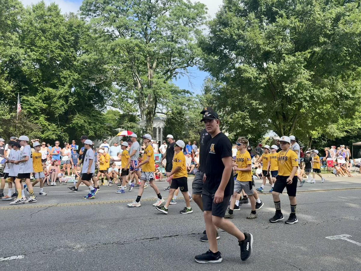 Great seeing all the future baseball bears in the parade today! 🇺🇸⚾️