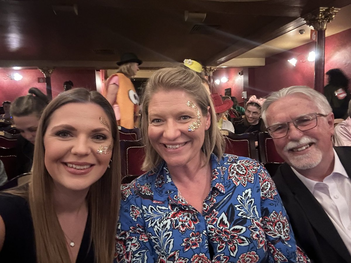 Looking forward to the <a href="/Child_Leeds/">Child Friendly Leeds</a> Awards. Fingers crossed for a @SNAPS_Leeds win! #snaps #childfriendlyleedsawards