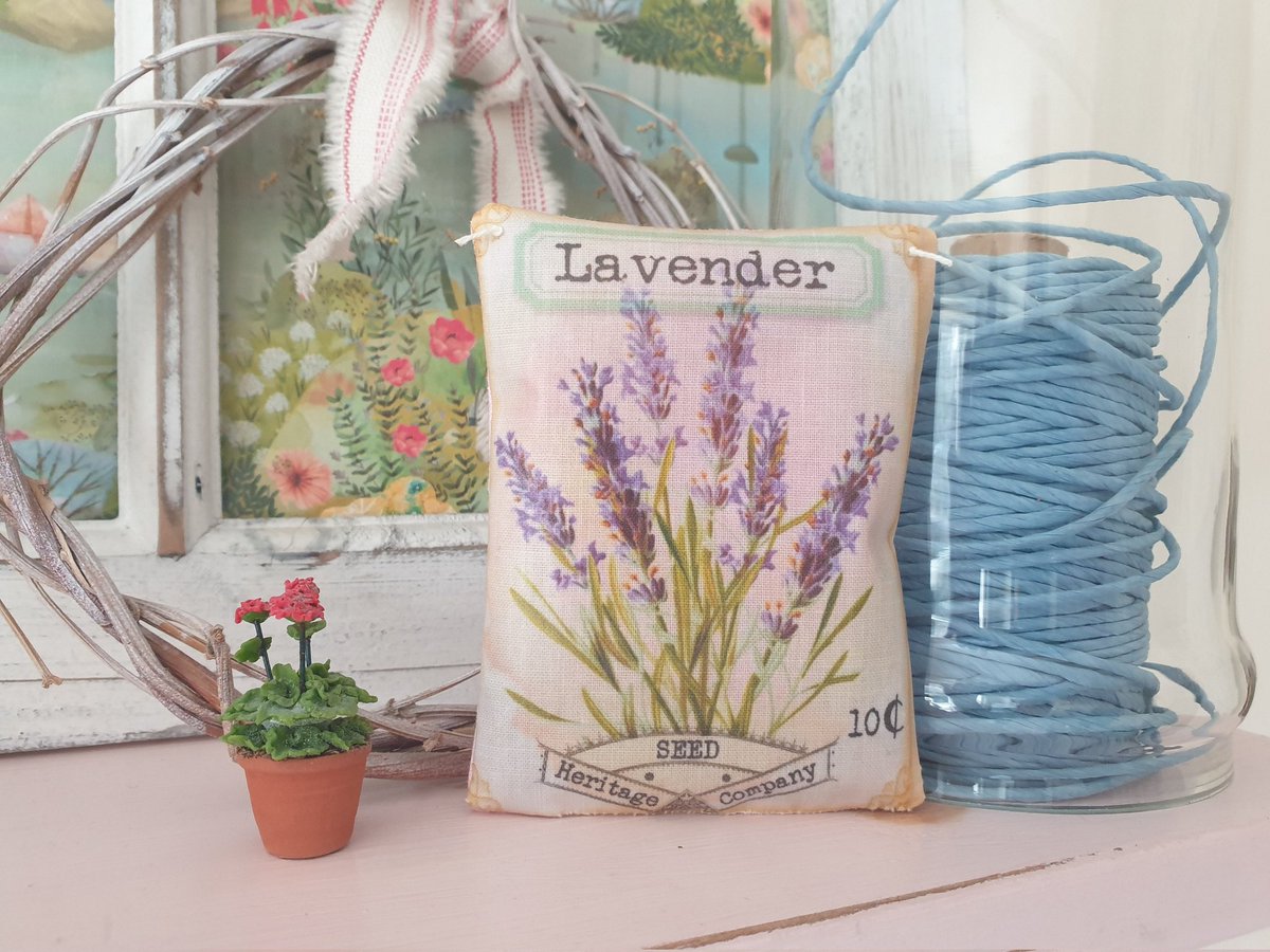 Pretty hand printed lavender 💜 sachet. They can also be scented with rose petals as an alternative to lavender 💜 #womaninbizhour 
sarahbenning.etsy.com/listing/165040…