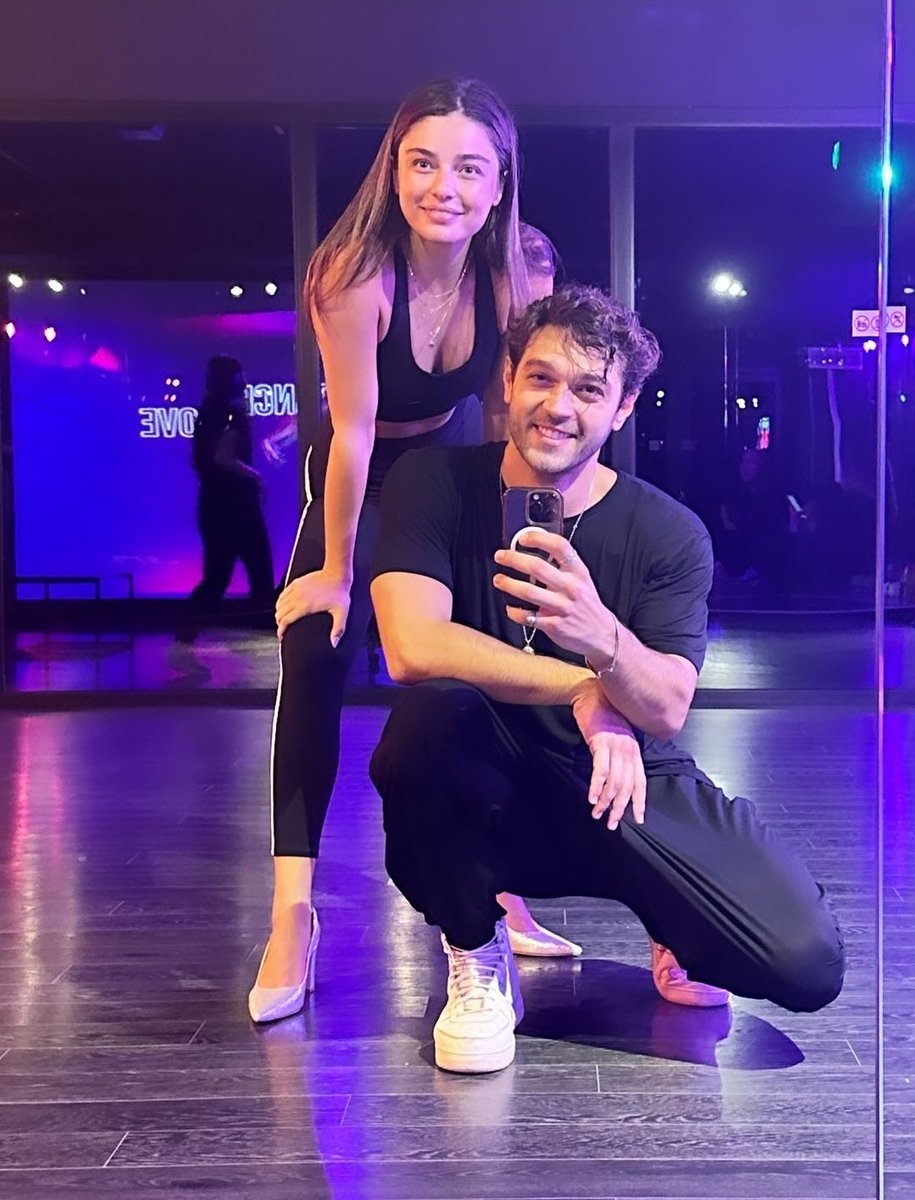 magazin_press's tweet photo. #AyçaAyşinTuran &amp; #FurkanAndıç https://t.co/FhdDGvF25c