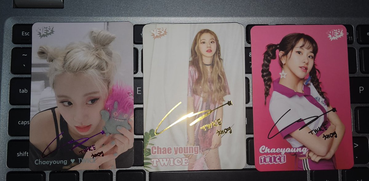 jp1286's tweet photo. wts lfb twice yes hk chaeyoung signed

If tingi 200ea, if set 550

Dop: 1 week
Mop: gcash
Mod: jnt with voucher, ggx, sdd for mm 

Not for sensitive buyers. No cancellation. https://t.co/ykPdUKJq8A