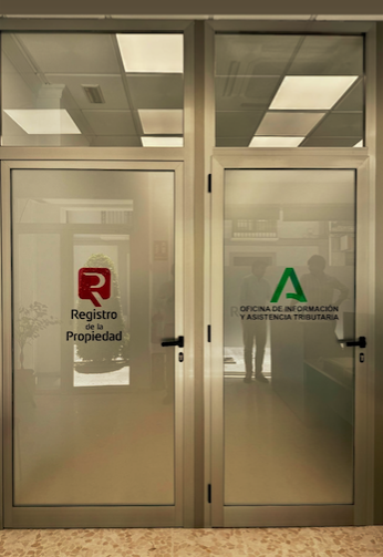 Registrador_es's tweet photo. El Registro de la Propiedad de #Cabra (Córdoba) @RegistradoresO, a cargo del registrador Marcos Reyes Cívico @MRCivic0, está actualizando sus instalaciones con el objetivo de prestar un mejor servicio a los ciudadanos. #ServicioPúblico https://t.co/jzKsf9IFPM