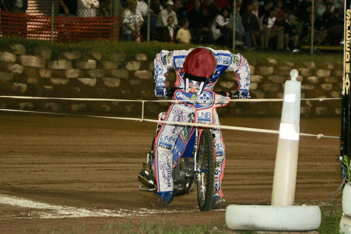 Pwc43Peter's tweet photo. @pulpmx @kellenbrauer @evssports @LewisPhillips71 Mate awesome to hear that you want to do a speedway gp. I hope to do a European round one day. The stars we get at local races are good https://t.co/zMkWkNau9k