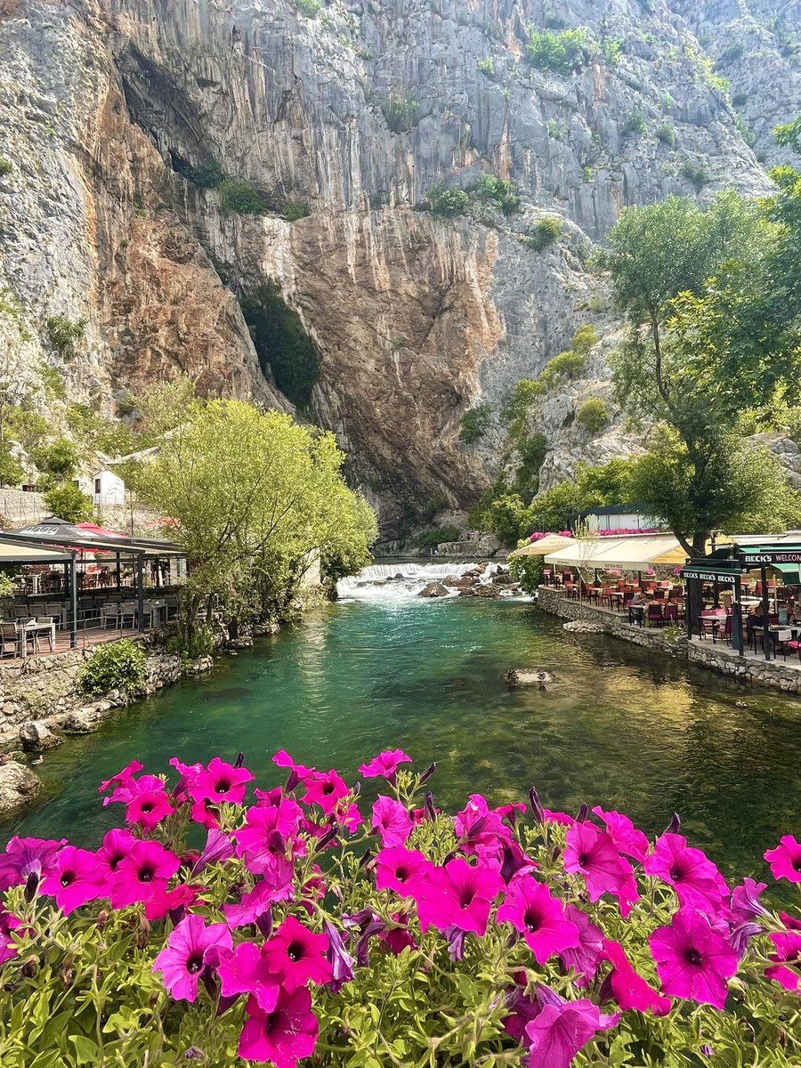 sircafanuss's tweet photo. Çocukken Elveda Rumeli’yi izleyip merak ettiğin toprakları ziyaret etmek🌼Çok güzeldin Balkanlar https://t.co/PbvQNix5Jn