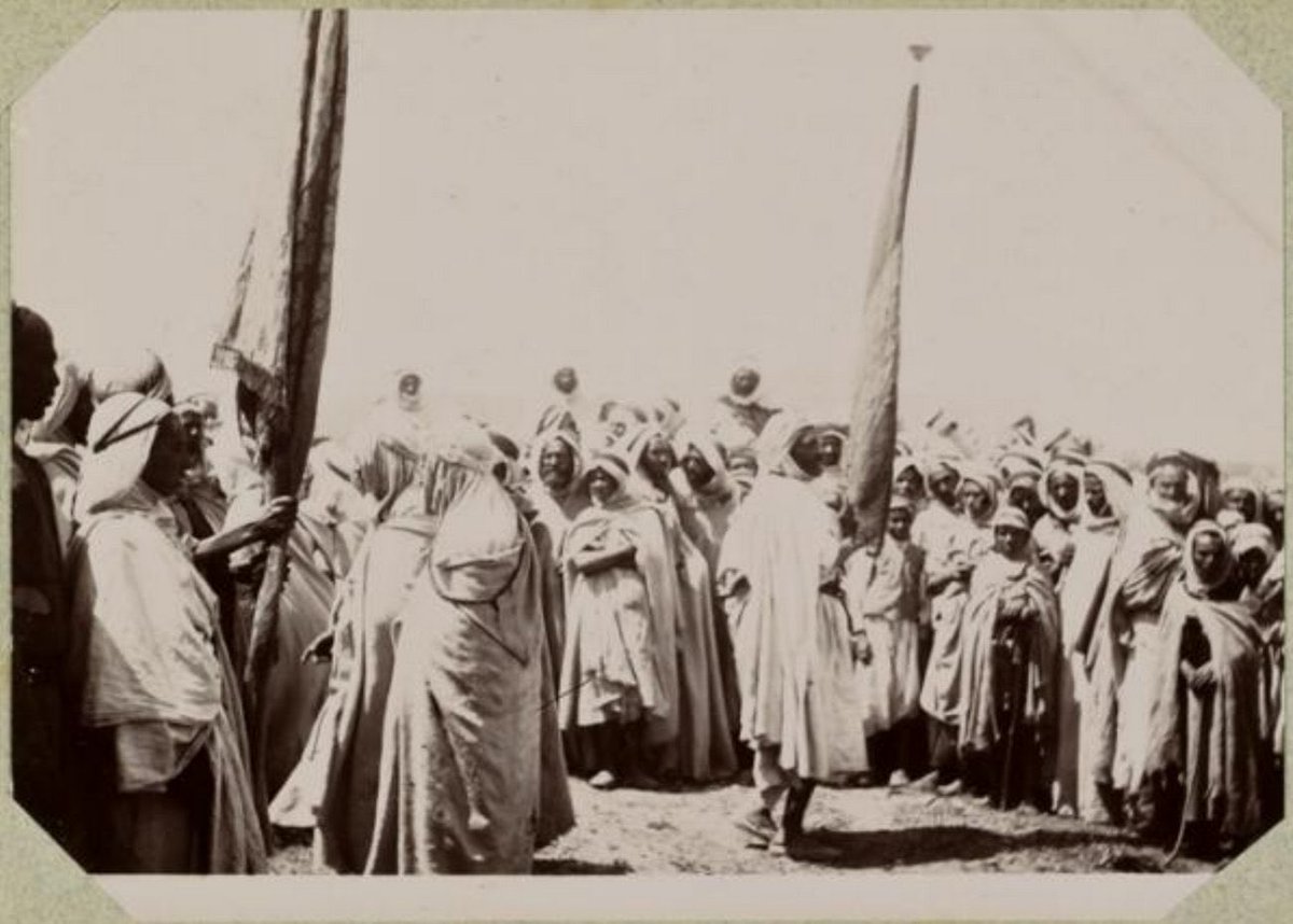 WestAlgeria's tweet photo. 📌 WILAYA DE RELIZANE 🇩🇿 :

Photos archives datant de 1896 de la tribu des At Uragh (Béni Ouragh) en pleine waâda ! 🐎

Les At Uragh sont une tribu amazighe zenete , une des plus nombreuses de l’ouest algérien elle compte 23 Aarouch (fractions) https://t.co/9t8JaOEtCp