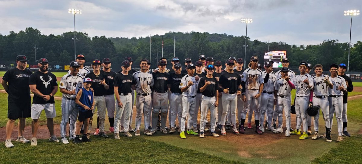 Hit Dogs - OH (@hitdogsoh) on Twitter photo Although the rains ended the game early after 3 innings, the fans got to see several future D1 players in action. Great talent on both teams.
<a href="/HawaiiTigers/">Hawaii Tigers Baseball Organization</a>
<a href="/2IsmaelDiaz7/">Izzy</a>
<a href="/bryar82306401/">bryar</a>
<a href="/ota_judah/">Judah Ota</a>
<a href="/dentobhs24/">AD ✟</a>
<a href="/BrysonCasto/">Bryson Casto</a> Although the rains ended the game early after 3 innings, the fans got to see several future D1 players in action. Great talent on both teams.
<a href="/HawaiiTigers/">Hawaii Tigers Baseball Organization</a>
<a href="/2IsmaelDiaz7/">Izzy</a>
<a href="/bryar82306401/">bryar</a>
<a href="/ota_judah/">Judah Ota</a>
<a href="/dentobhs24/">AD ✟</a>
<a href="/BrysonCasto/">Bryson Casto</a>