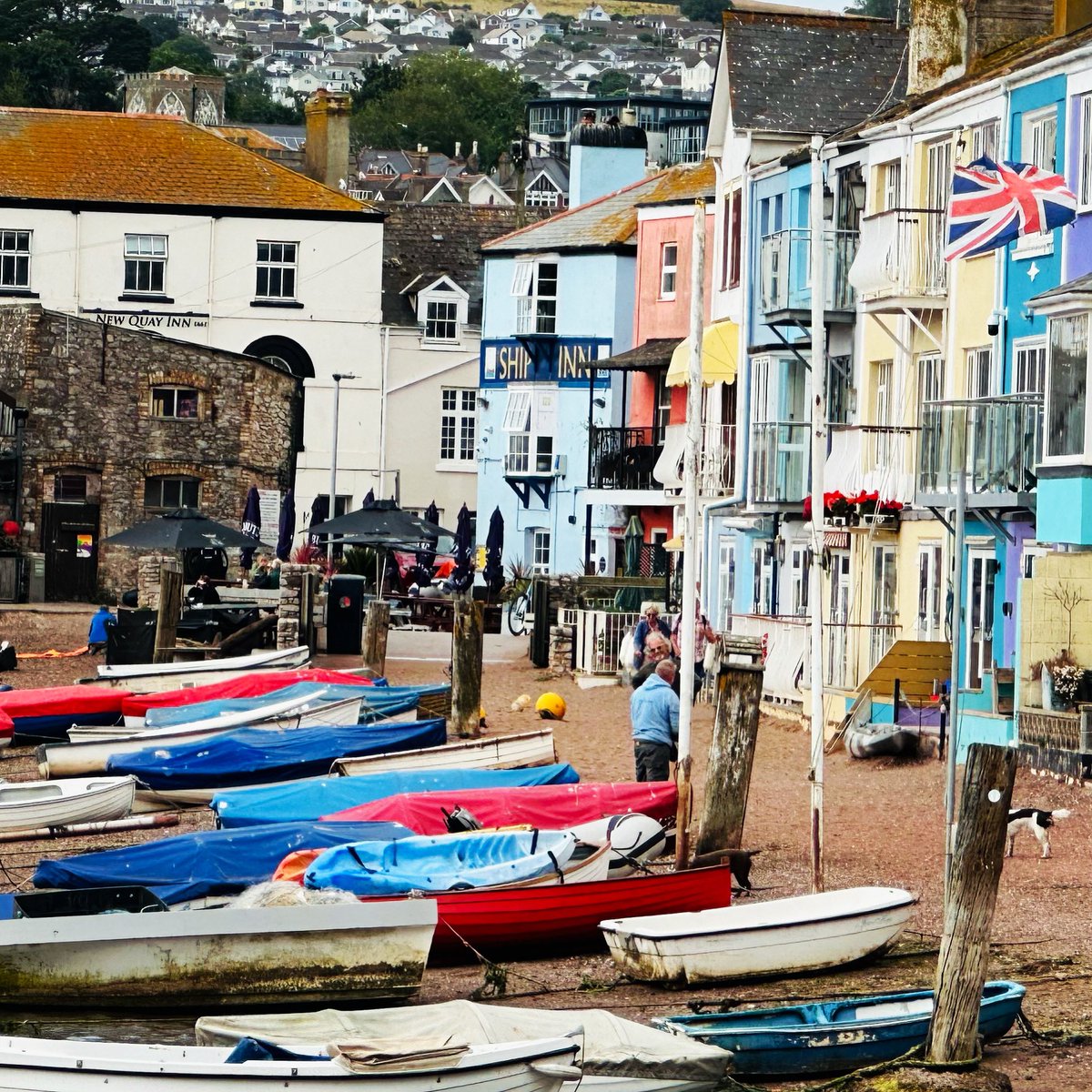 Brixham's tweet photo. #picoftheday Love the #backbeach Teignmouth https://t.co/nuMTuX6KRh