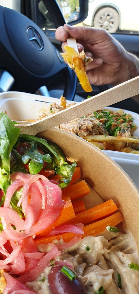 Stopped at the scran van Kirkcudbright before heading home to watch Andy and Jamie Murray play their 1st doubles match🤓