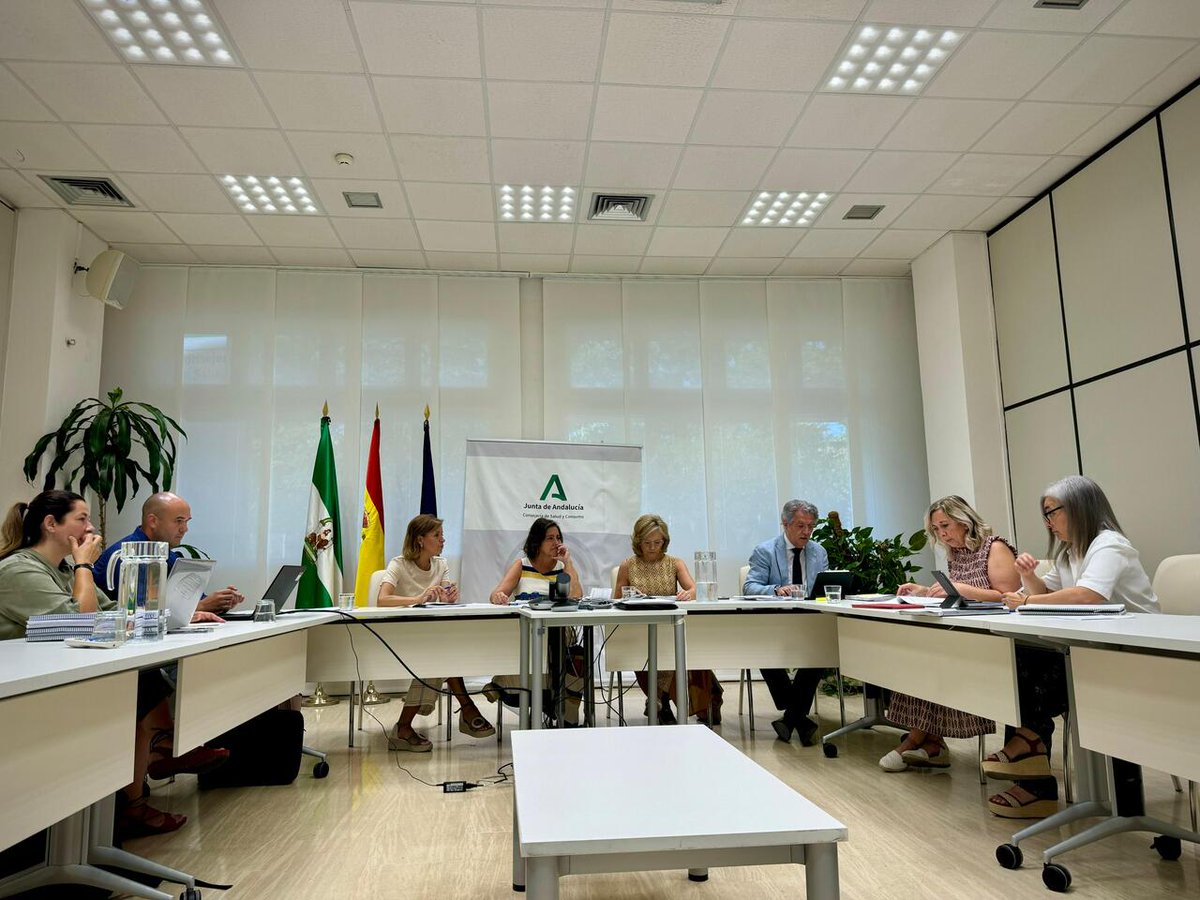 🗣️ <a href="/LinaGarcia_AND/">Catalina García</a> preside una reunión del Comité Director de Cronicidad.

💚 Han abordado la Estrategia de Promoción de una Vida Saludable en Andalucía para la promoción de la salud, el autocuidado y la participación activa de familias y sociedad. 

🔗 opgob.es/p2vue2