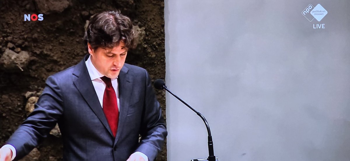 Deze man blijft mijn hoop voor de nabije (?) toekomst: Henri #Bontenbal. Een verademing afgezet tegen de kleuterklas die de Tweede Kamer vandaag was. Bontenbal is inhoudelijk, rustig, toont respect en kiest zijn momenten zorgvuldig uit. Ga zo door Henri. <a href="/HenriBontenbal/">Henri Bontenbal</a> 👊