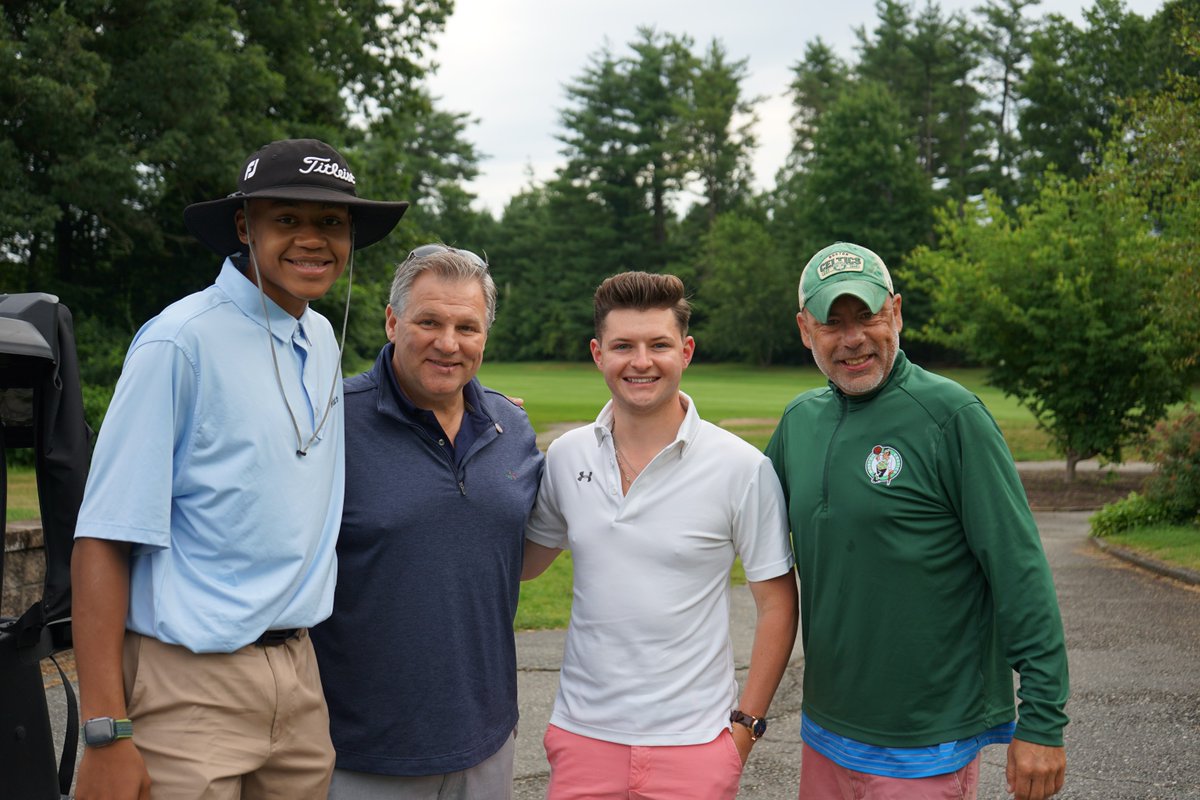 A local celebrity 🤩

A special thanks to <a href="/Chicopee_MA/">City of Chicopee</a> Mayor, John Vieau, for being an on-site timing volunteer today at the #FMGlobalJr!