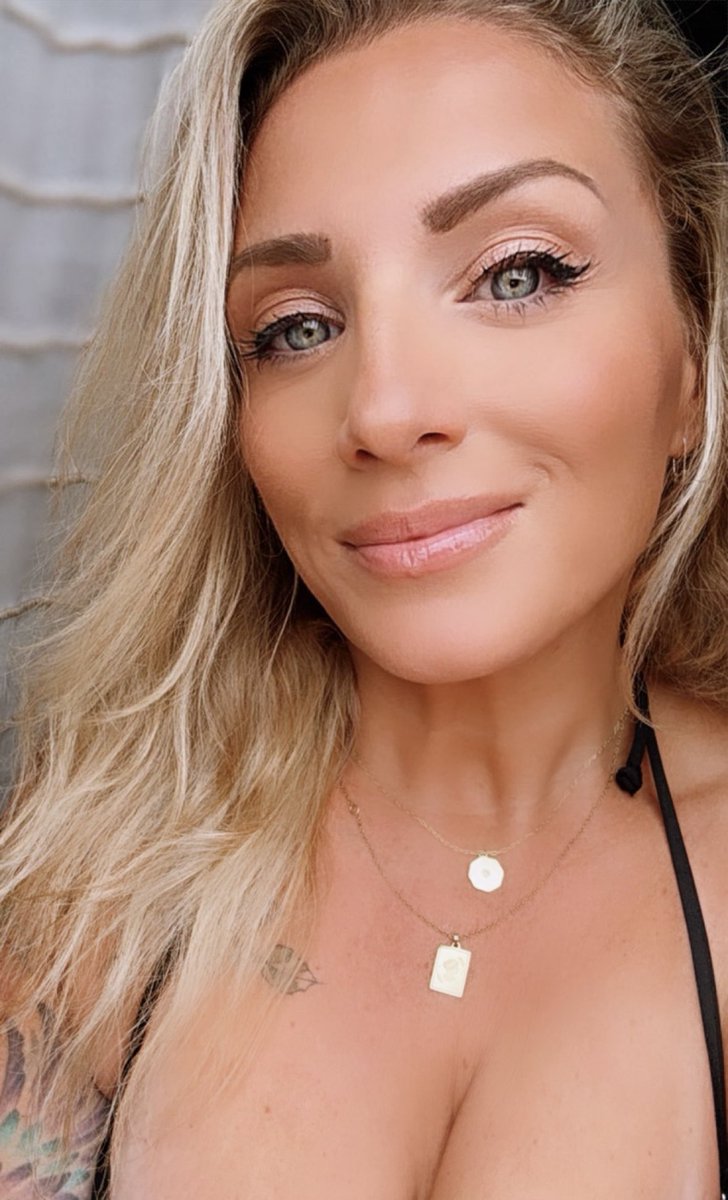 Emily ™ tweet media