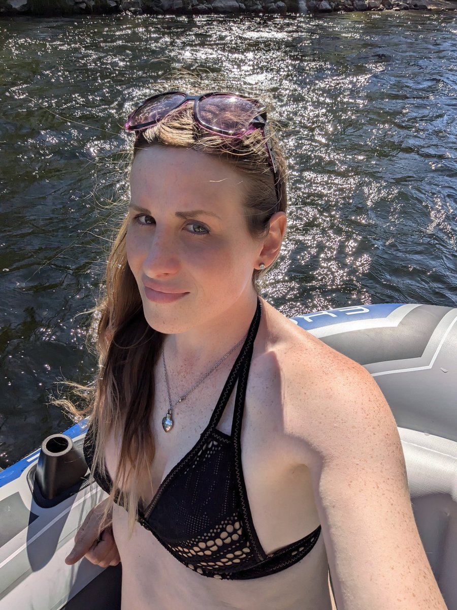 AnneAtomics's tweet photo. Floating the river in Boise https://t.co/jzc8SKyw5Q