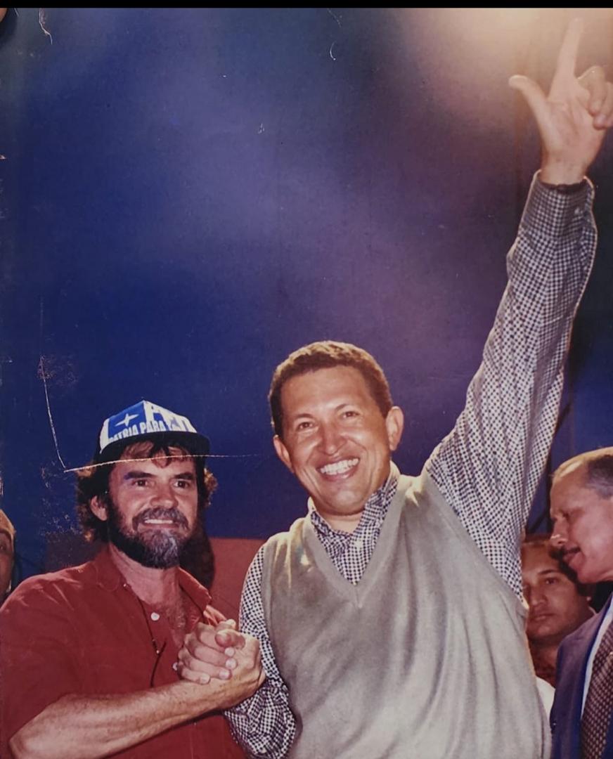 Comandante no dudes que volveremos a triunfar
  " Lo más grande que en mi criterio ha ocurrido aquí,  es el despertar del pueblo"
Hugo Chávez 

Patria o muerte  venceremos