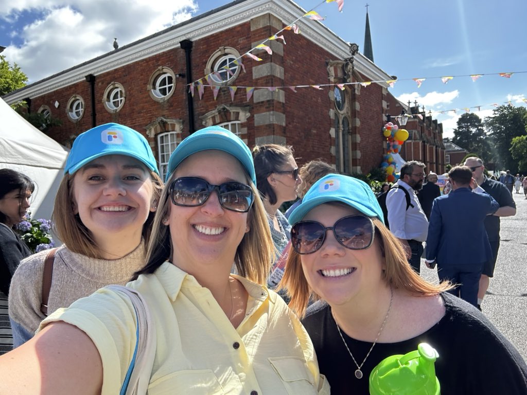 Splendid hats 🧢 from <a href="/FlashAcademy_HQ/">FlashAcademy</a> and @SophieLeadbeat1 even won the raffle 🍾