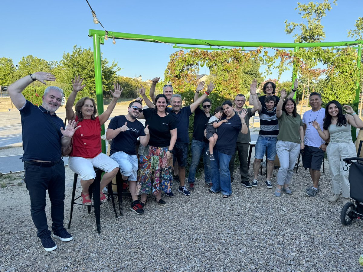 ¡Hoy celebramos la última reunión de la temporada!

Hemos estado hablando sobre cómo contribuir al proyecto WordPress, qué podemos hacer cada uno, y ha sido muy enriquecedor ❤️

Y ahora, picoteo y networking patrocinado por <a href="/piensasolutions/">piensasolutions.com</a> 😋

#WPTorrelodones