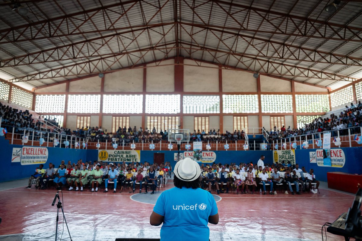 UNICEFHaiti's tweet photo. Yesterday in Cap-Haïtien, #MENFP, #IBESR, and #UNICEF, with @jjeanroosevelt , mobilized youth around the Convention on the Rights of the Child through music, art, dance, and sports.
Teaching children about their rights prepares them to become advocates for a better future. https://t.co/9QpPKkiWNc