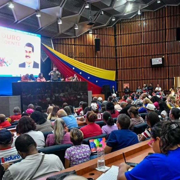 Con mucha euforia y alegría, desde la Sala Plenaria Darío Vivas, en Parque Central, se realizó una reunión para afinar detalles del inicio de campaña electoral que arranca hoy jueves #4Julio 🥳

Desde ya inicia la movilización de fuerzas que nos llevará al triunfo de éste 28J 👊