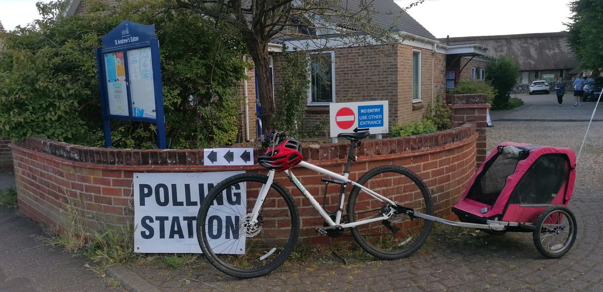 ricohacky's tweet photo. #BikesAtPollingStations https://t.co/FM9kiBsKDt