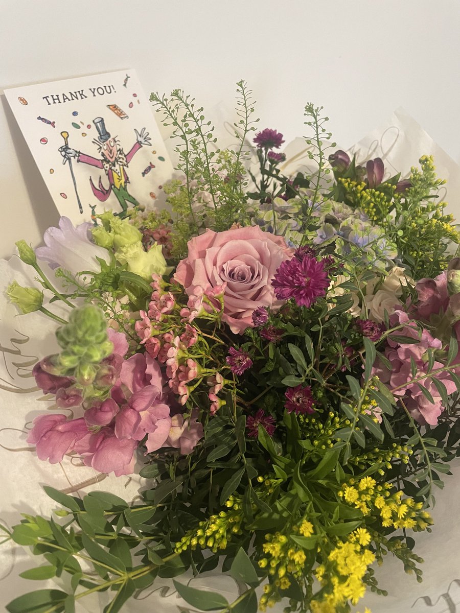 Beautiful flowers and card from my wonderful Year 1 TEP who finished her placement with us today 💐 I have loved every minute of being a TEP placement supervisor this year and am excited to see what a fabulous EP she will be 🥰