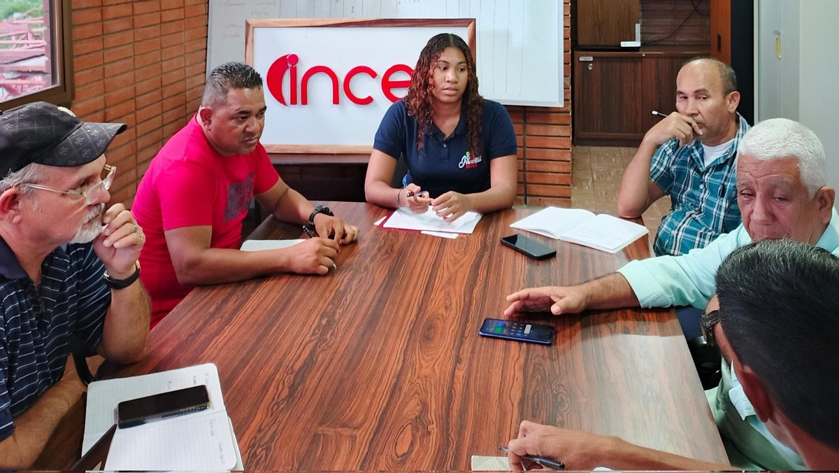 INCESREGIONSUC2's tweet photo. Desde la gerencia regional del Inces Sucre, se realizó reunión de trabajo, donde estuvieron presentes, Coord. de Deporte, Juventud, PNA, Basica y el gerente regional, con el fin de planificar el Plan de Acción de la Juventud Inces. 
#JuntosLoHacemosMejor https://t.co/pjnQL09qxf