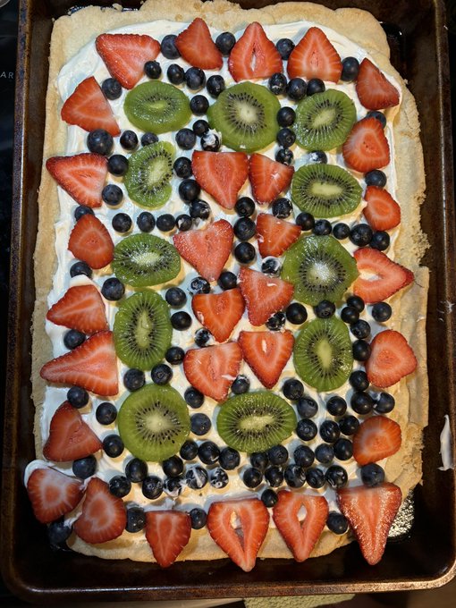 My kids and I made some fruit pizzas for the family gathering today https://t.co/7Y1V1eY1Mz