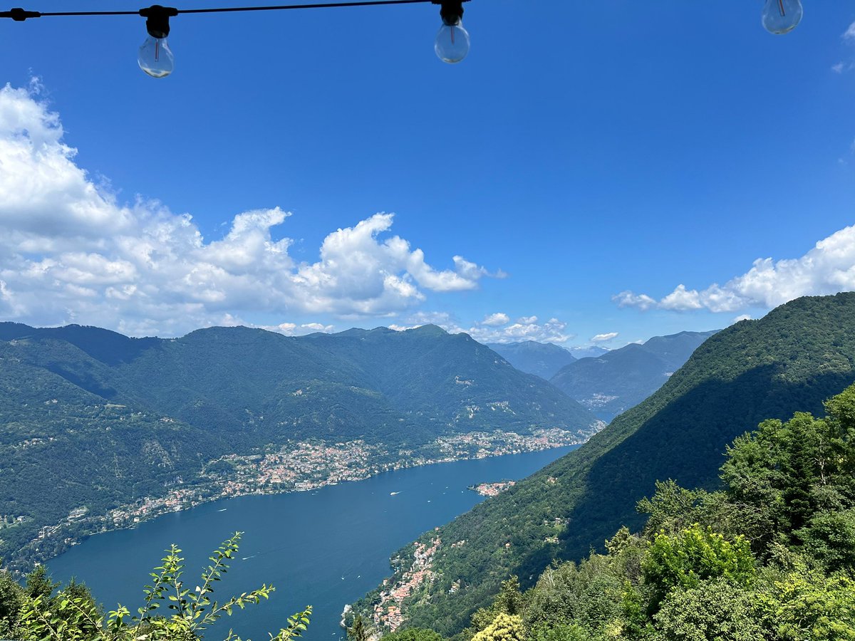 alinmiko's tweet photo. Abis liat pemandangan ini capeknya ilang (dikit)

Spectacular lake como! https://t.co/gs4KWSalzZ