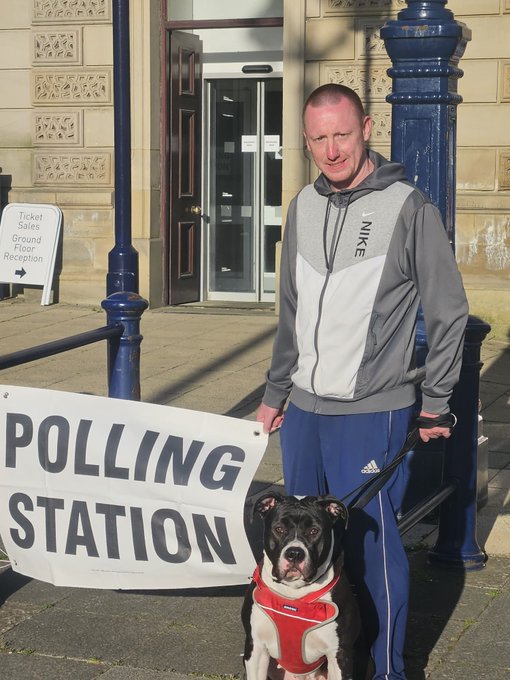 #dogsatpollingstations https://t.co/OLKF37LkeJ<a href="/tag/dogsatpollingstations"class="tags">#dogsatpollingstations</a>