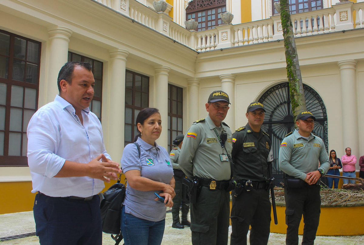 gobiernocaldas1's tweet photo. Trabajamos con el ICBF, la Policía de Infancia y Adolescencia Metropolitana y la Policía de Turismo para atender a 70 niños de Anserma. Brindamos actividades de prevención de violencias, manejo de emociones y desarrollo de habilidades para la vida. #CaldasMásSegura https://t.co/OKjNQUVOz3