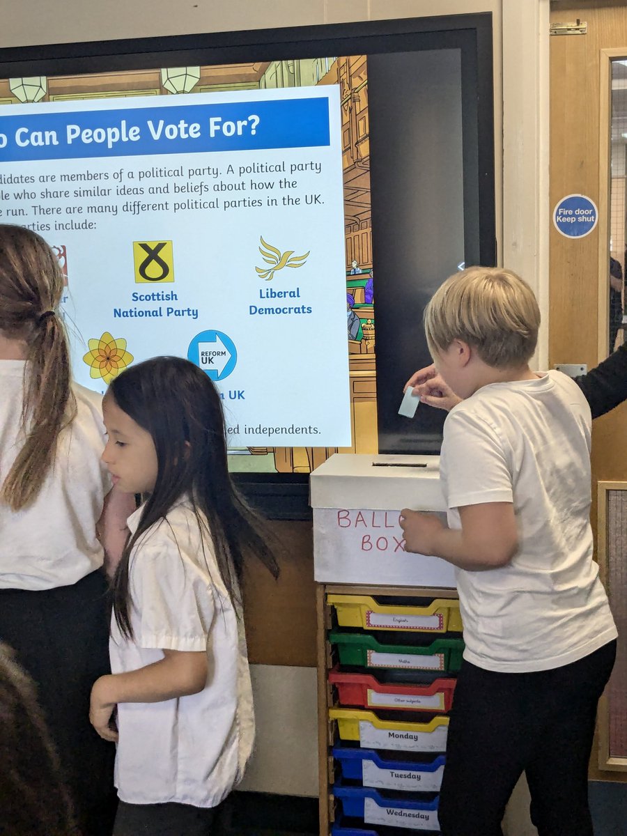 ElpRosedale's tweet photo. Y5 enjoyed learning about the General Election today, researching manifestos and discussing them.  They then held their own vote. Understanding democracy in real life,such mature insights from such young children. #britishvalues #collaboration #democracy https://t.co/FgrxJc7dwC