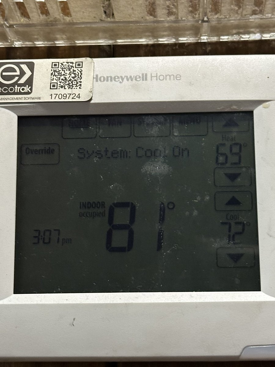 jared13228177's tweet photo. @MillersAleHouse what are you doing as a company? The Millers Ale House (#4) in Ocala has had broke air conditioners for months! This is unacceptable and you’re loosing business. I am a regular here and I know people that refuse to come in! It’s 81 degrees inside! Health issue! https://t.co/SRKNgpx8X3